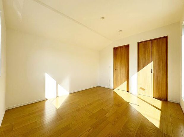 2階居室白とナチュラルのシンプルな落ち着いたカラーセレクトです