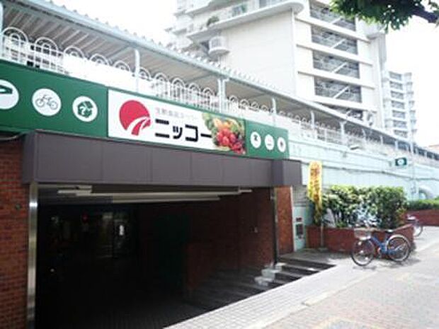 ニッコー淡路店まで50m、東淀川区唯一のエバーグリーン敷地内にあるスーパーです。