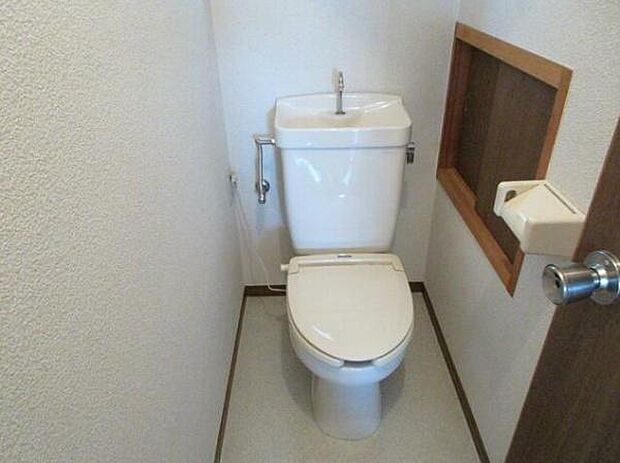 【トイレ】清潔感のあるホワイトのトイレ