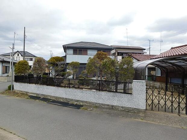 【外観】飽きのこないシンプルな外観は永住の地にピッタリです。たっぷりの陽光と心地よい風が舞い込む住まい。