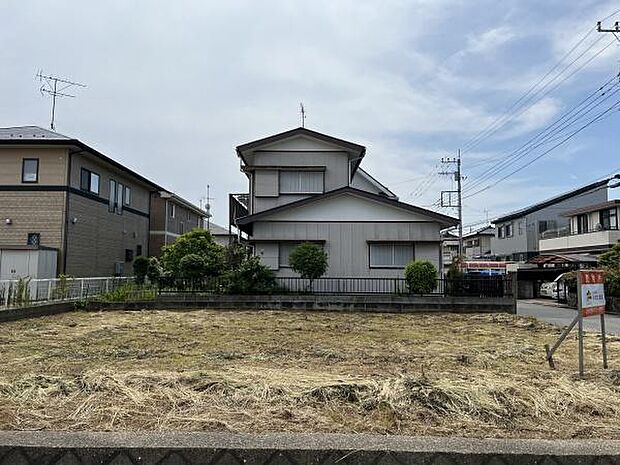 お隣は空き地です