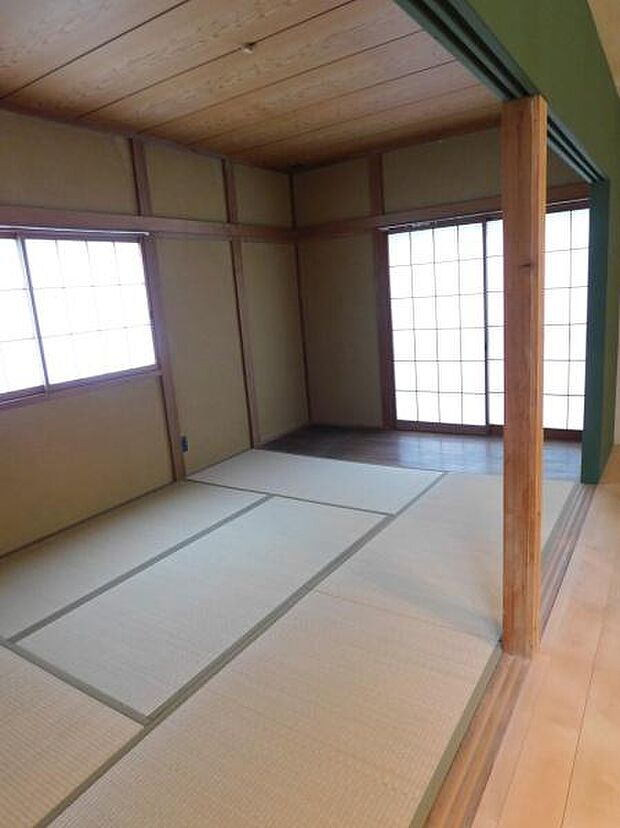 【和室】柔らかい畳の空間は、来客時のおもてなしの場所として重宝します。