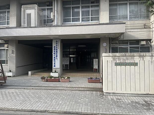 京都市立伏見中学校まで1279m