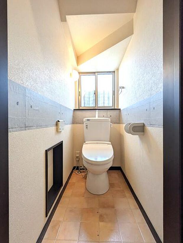 1Fの温水洗浄便座付きトイレ