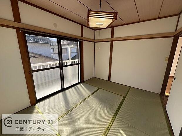 純和風の格式のある和室。やっぱり畳は落ち着きます！客間として、ごろ寝スペースとして、使えます。
