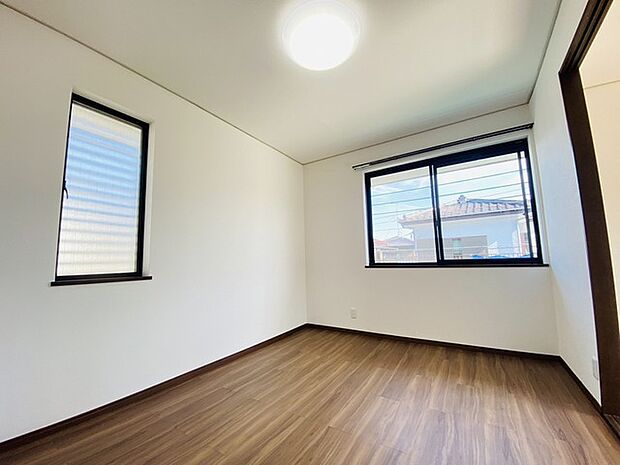 2面採光を確保した明るい室内は、爽やかな風を感じる居心地の良い空間です。 