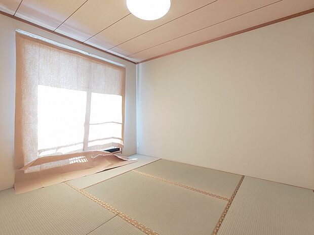 2階の和室は約6.4帖。 真四角で家具配置しやすいお部屋です。