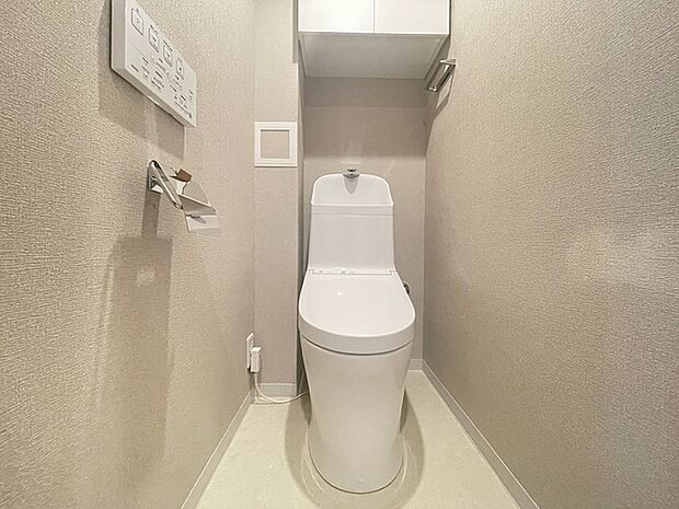 新しくお住まいになる方のことを考えて、トイレも新品に交換しました。 