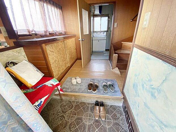 室内(2022年10月)撮影◎本日内覧可能◎ご家族の靴を収納できる下足箱付きですっきりとした玄関に。