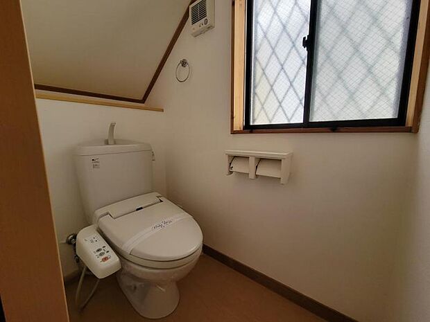 トイレは1階と3階の2カ所に設置！階段を上り下りせずに使用できるので、年配の方にも安心です！
