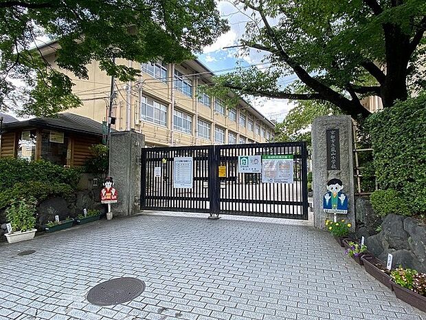 京都市立嵐山小学校まで632m