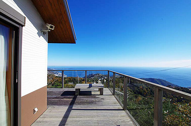             高台から山々と海を見下ろすパノラマ平家建邸宅・約52坪の4LDK
  