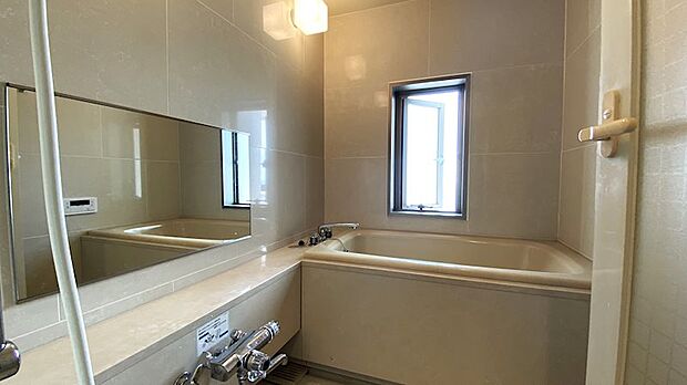 浴室：温泉大浴場がある為使用感のない浴室。物置き場やペットの足洗い場としての利用も可能。