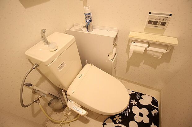 ◆トイレ　温水洗浄便座つきです。