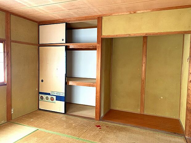 「２階和室」■押入付きでお布団などをしまっておけます。ベランダに出られるお部屋なのでお布団を干すことも可能です♪