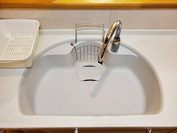 【キッチンシンク】タッチレス水栓なので、洗い物の際、ストレス無く水を操作出来ます。