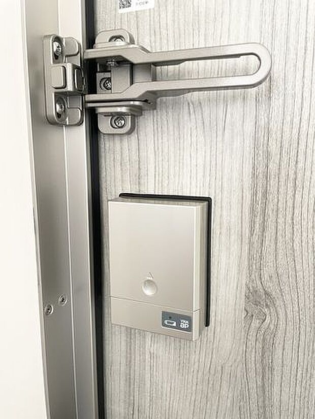 玄関はスマートキーで施錠可能なので防犯対策もバッチリです。