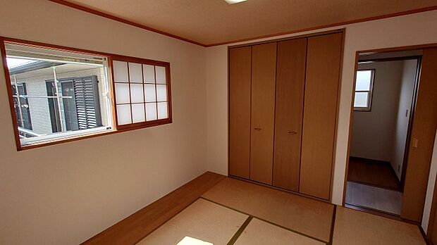 板張りのある広めの6帖和室です。