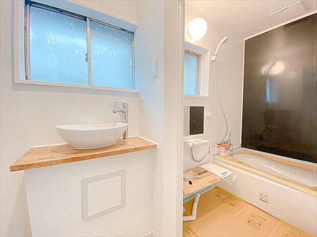 【洗面室】白を基調とした清潔感のある洗面室♪