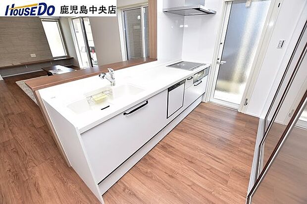 【キッチン】IHクッキングヒーター、浄水機能付き水栓、食器洗浄乾燥機付きのキッチンです♪