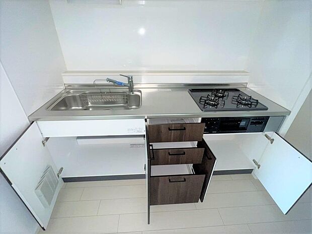 【壁付けキッチン】収納スペースのあるコンパクトなキッチンです！