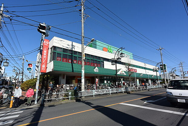 マルエツ入間川店まで611m、営業時間　9：00〜0：00