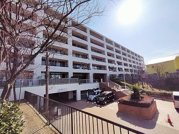 地上5階・地下4階建てマンション「ウィスティリアヒルズ戸塚」の3階部分のお部屋をご紹介します。