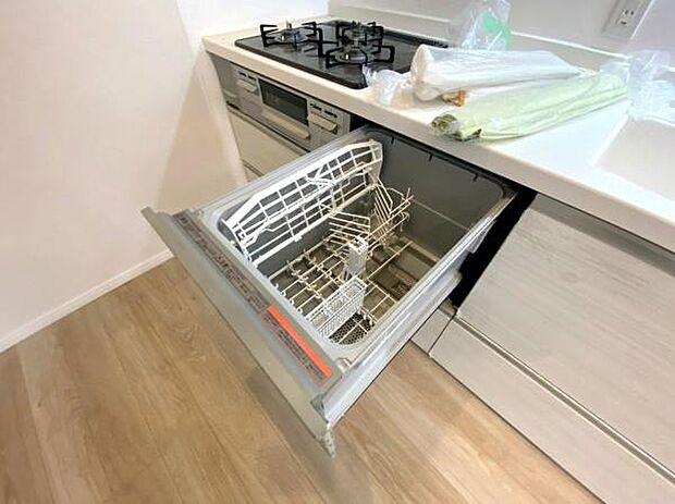 ビルトインタイプの食洗機。食器を一度にまとめて洗えてとても便利です。