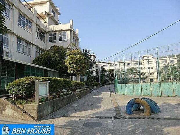 川崎市立菅生小学校 徒歩10分。教育施設が近くに整った、子育て世帯も安心の住環境です。 740m