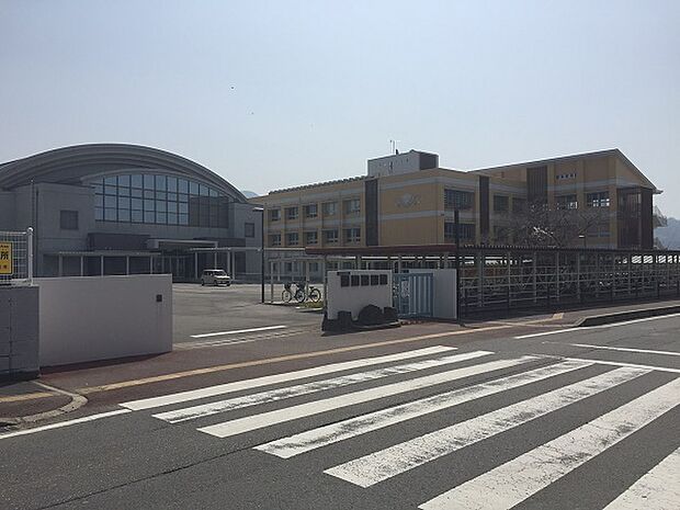 紀の川市立打田中学校まで1087m