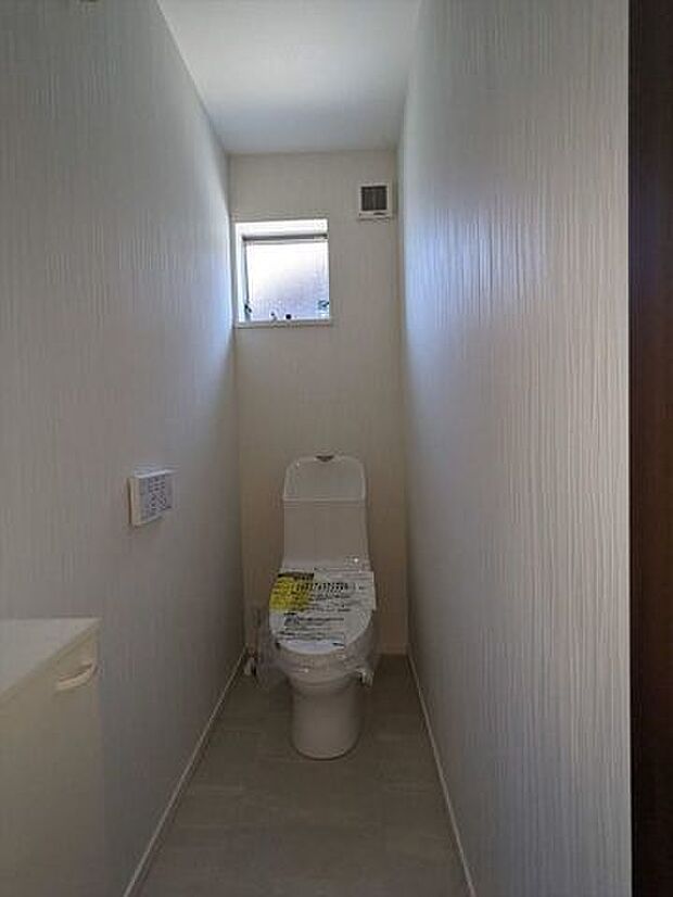 1階：トイレ便器取替済！トイレには快適な温水洗浄便座付