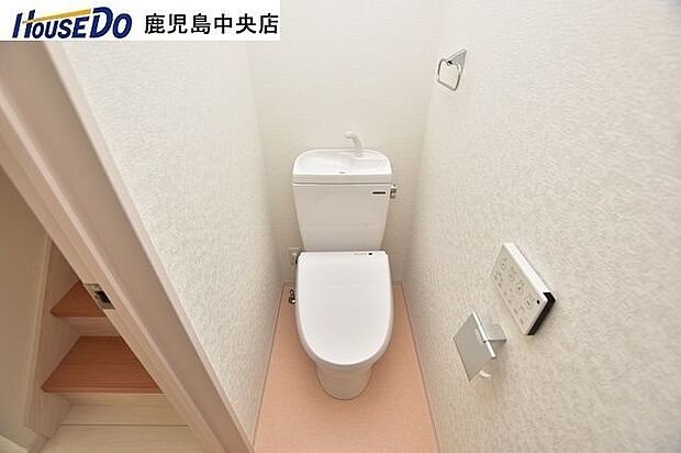お手入れが簡単で温水洗浄機能付きのトイレです。