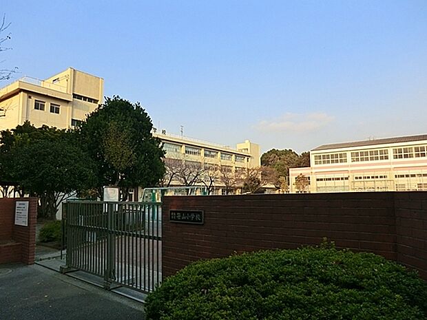 横浜市立上菅田笹の丘小学校まで720m、笹山小学校と上菅田小学校が統合し、この名前になりました。場所は旧笹山小学校と同じです。