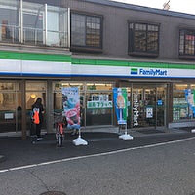 ファミリーマート石切駅前　228ｍ