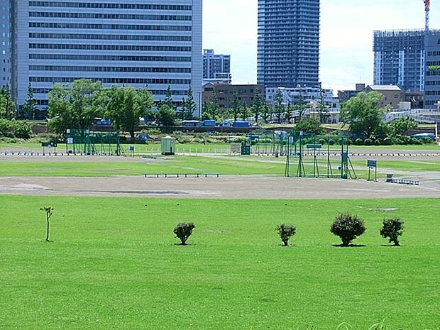 多摩川緑地野球場 徒歩10分。 770m