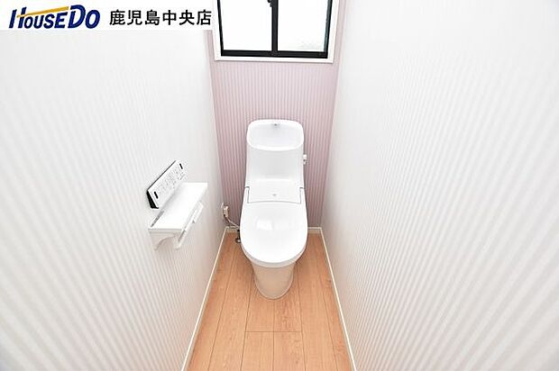 【トイレ】1階も2階も温水洗浄便座機能付きのトイレです♪
