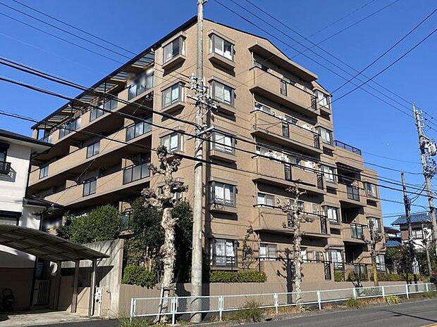 ◇外観写真◇JR中央本線「高蔵寺」駅まで徒歩15分！5階建ての3階角部屋です。静かな住宅街に建っているマンションです。