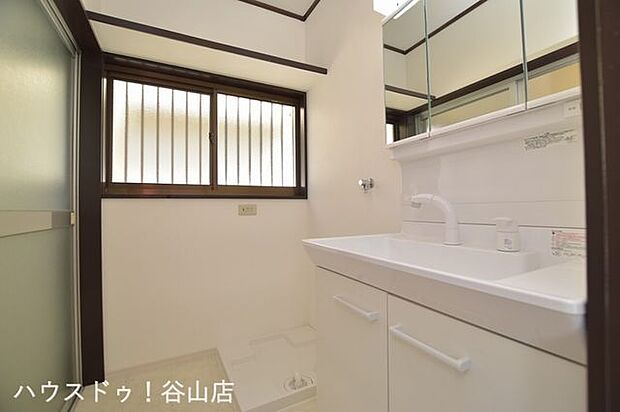”JR坂之上駅近くのリフォーム済の売家”の洗面室