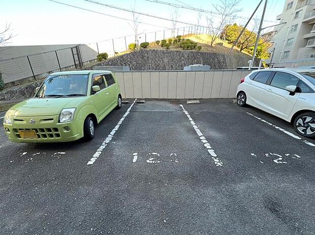 【駐車場】駐車場専用使用権つきです！（500円/月） 駐輪スペースも完備！