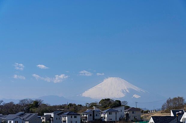 現地周辺からは富士山も望めます