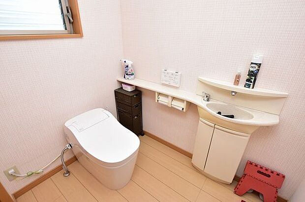 ”錦江台小学校近くの太陽光パネル付きの築浅の売家”の1階トイレ