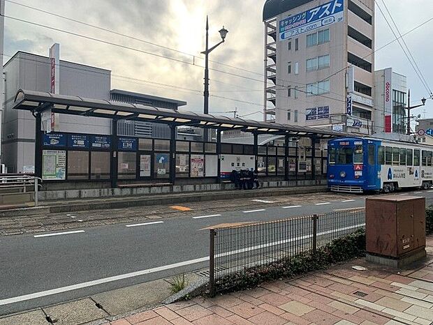 健軍電停前まで約1000ｍ 　健軍町駅から熊本駅−甲佐・県庁・健軍経由「健軍電停前バス」停まで徒歩1分です。