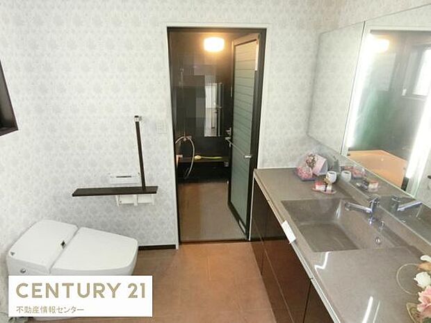 2F：ホテルのような高級感のある洗面所です！