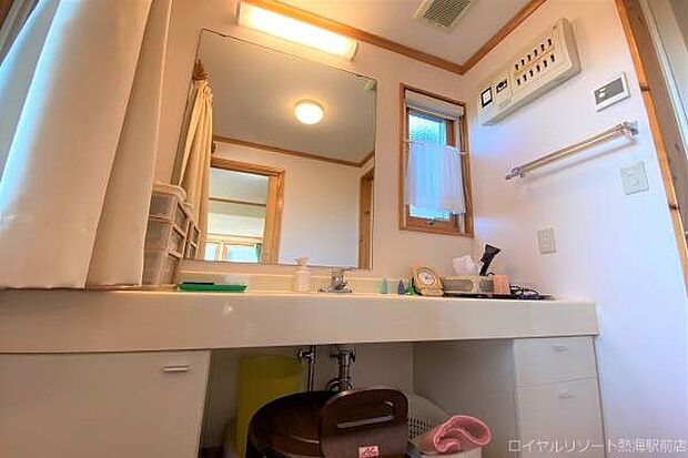 洗面室：広く使いやすい洗面室。身だしなみに力が入ります。