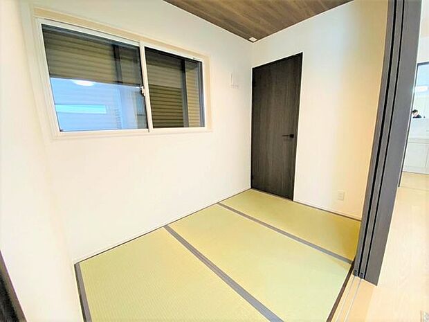1階の和室は落ち着いた空間になっており、客間にもお子様のお昼寝スペースにも様々な使い方ができそうです。