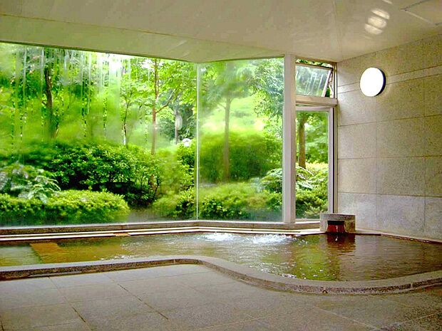 強羅温泉をご堪能いただける自慢の温泉大浴場です。サウナも完備されております。