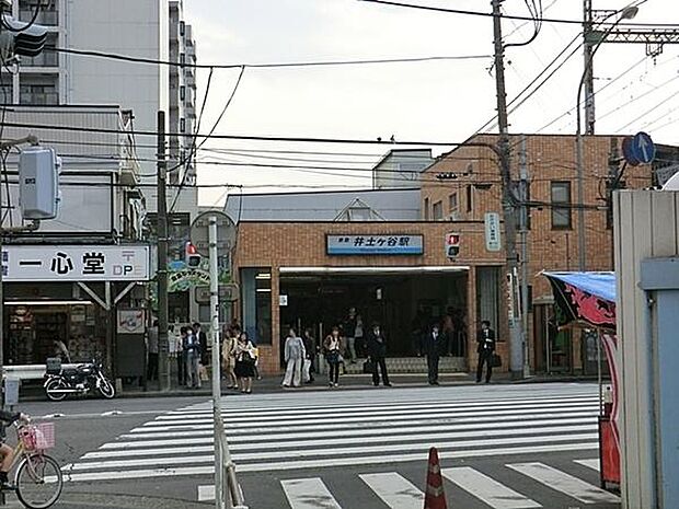 京浜急行線　井土ヶ谷駅まで243m、横浜駅まで8分の便利なベッドタウン！駅前には必要な物が揃う商業施設が点在。