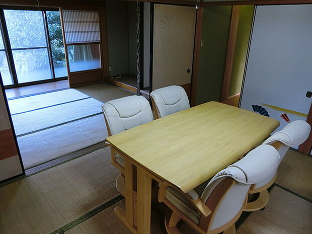 襖続きの和室は、襖を開けると広い空間としてお使いいただけます。