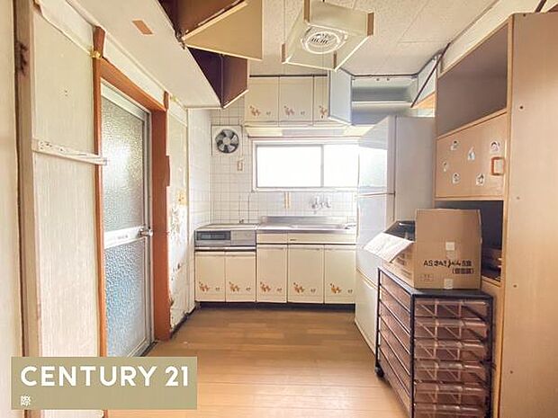【キッチン】収納スペース・作業スペースが広いキッチンで便利！