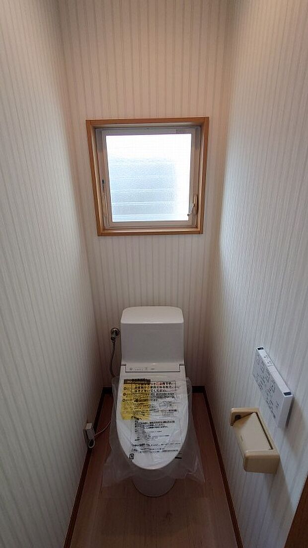 2階の温水洗浄便座機能付きトイレです。